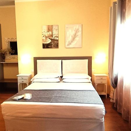 Li Muntigeddi Hotel San Teodoro  Kültér fotó