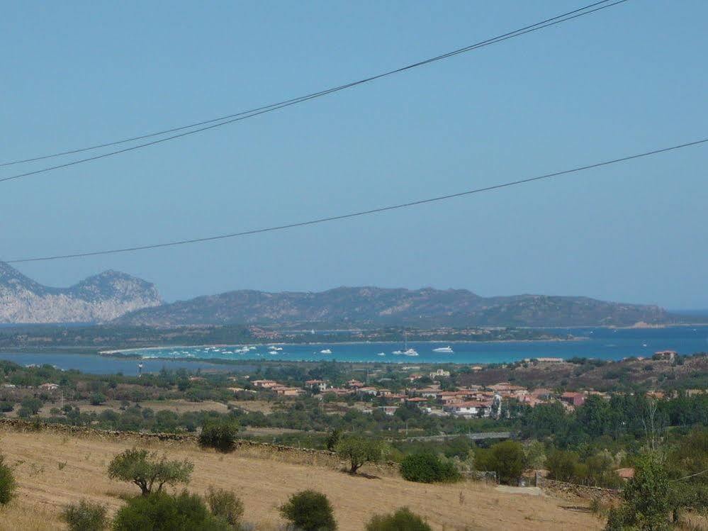 Li Muntigeddi Hotel San Teodoro  Kültér fotó